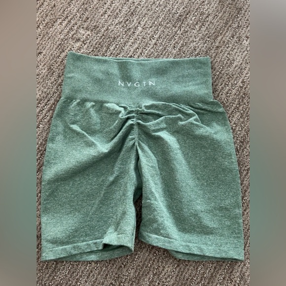 NVGTN sage green scrunch seamless shorts - Picture 5 of 6